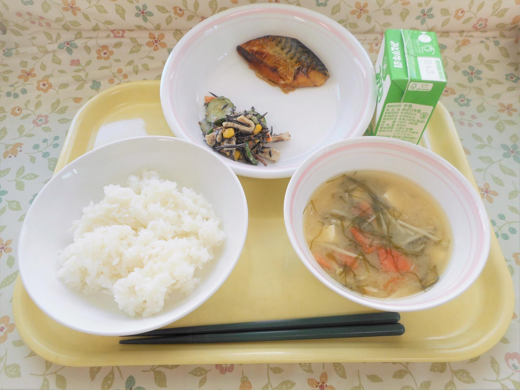 2025年4月18日の給食写真