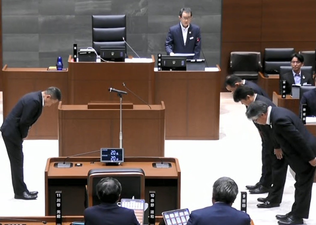 議員10年以上表彰 河野睦夫副議長 多田羅純一議員 川谷光紹議員