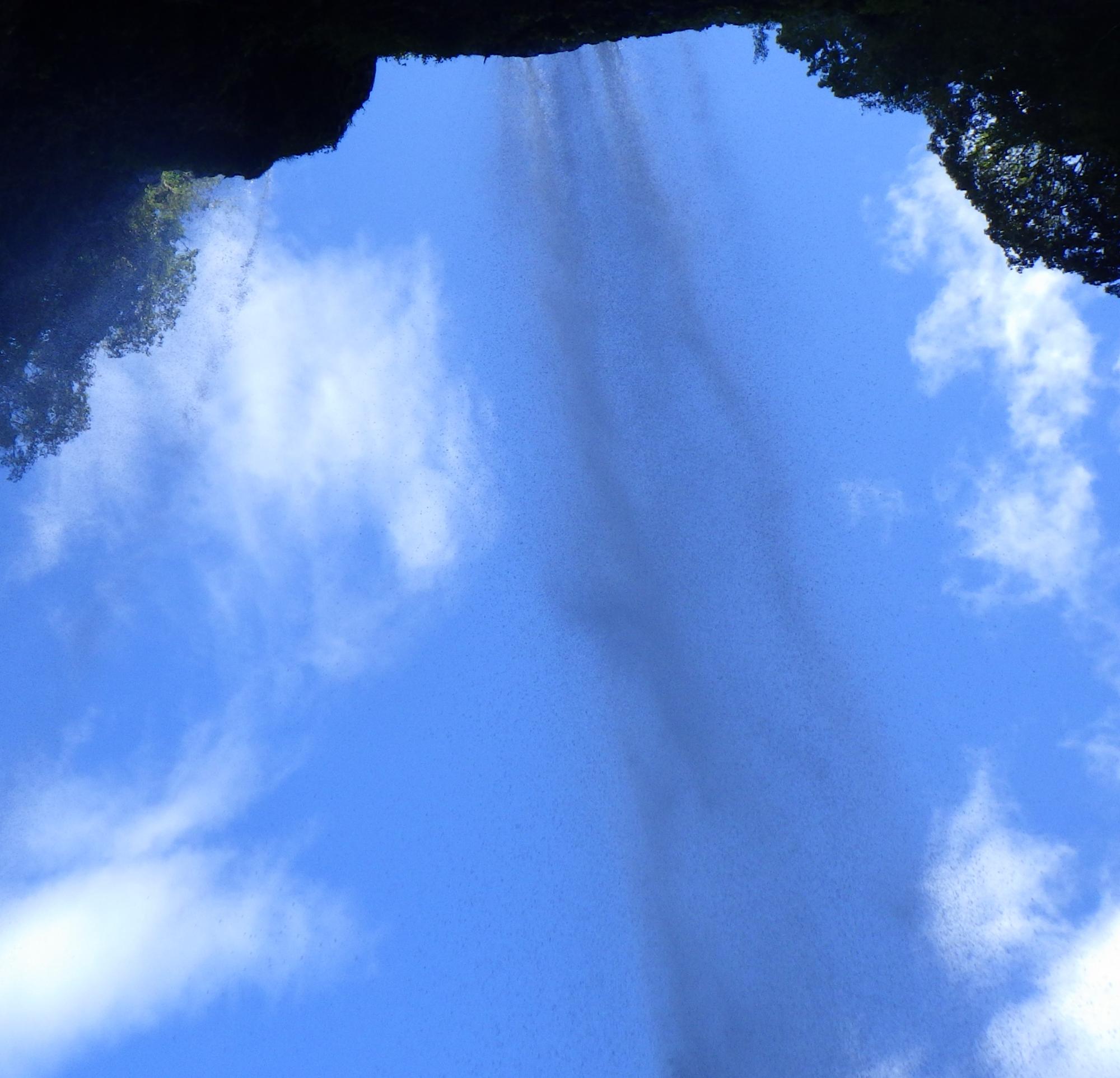 福貴野の滝(裏見)