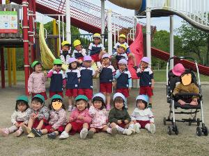 大きな公園にみんなウキウキです♪