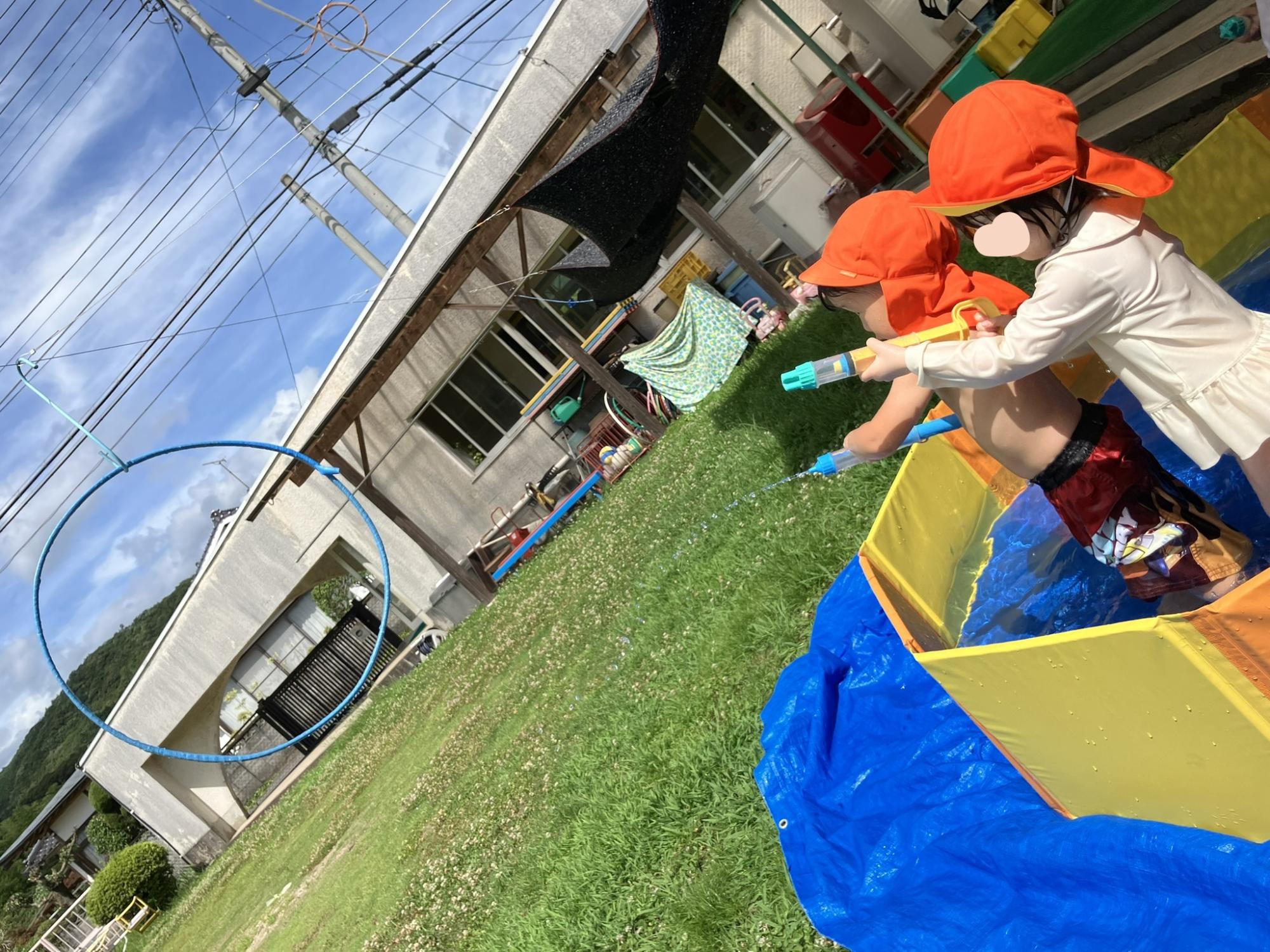 プール遊び・水・子どもプール遊び・水鉄砲