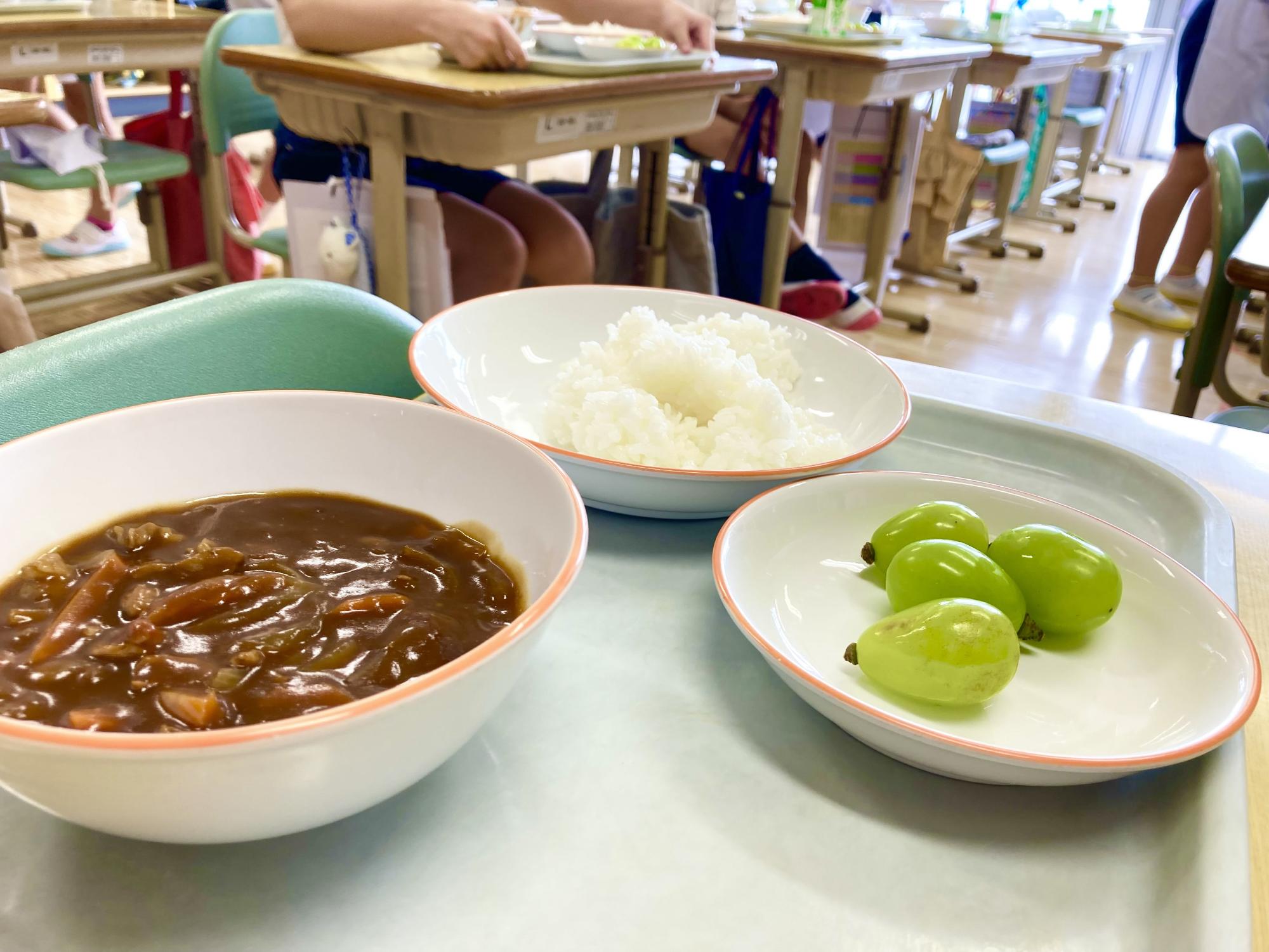 シャインマスカットの給食