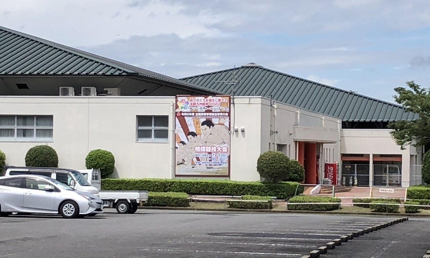 大会会場へのビッグポスター移設後