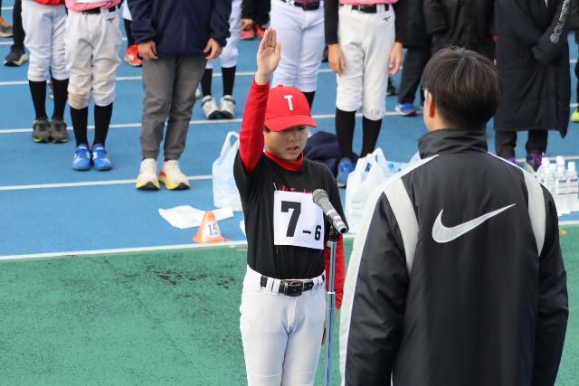 前年度優勝チームキャプテンの荒木仁之介選手の選手宣誓