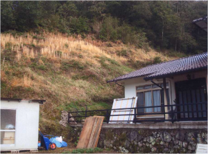 急傾斜地崩壊防止施設の設置前の写真1