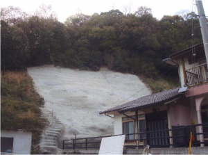 急傾斜地崩壊防止施設の設置後の写真1