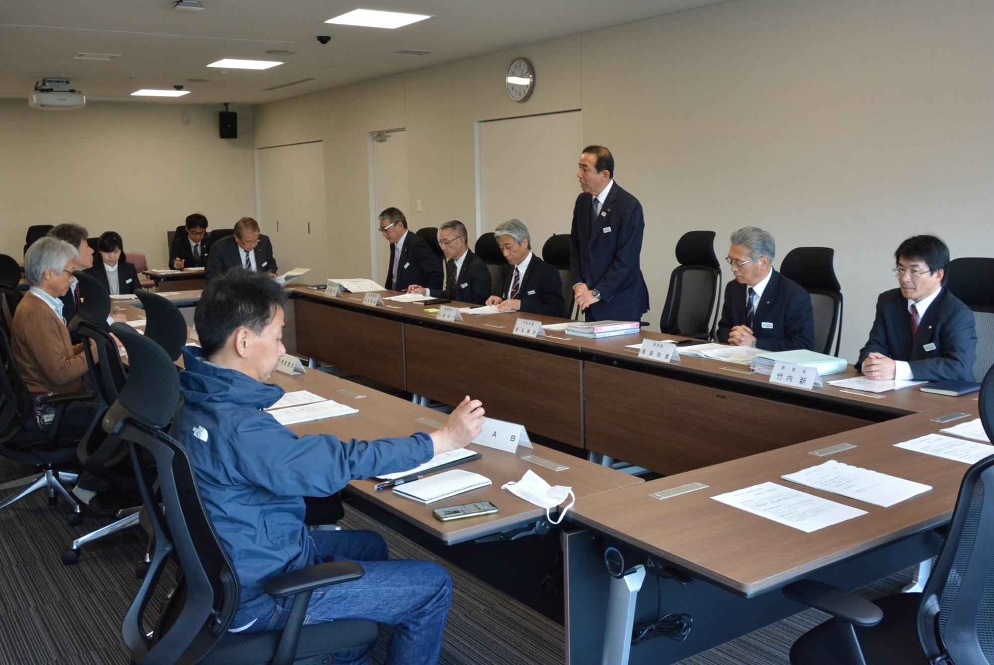 定例記者会見のようす