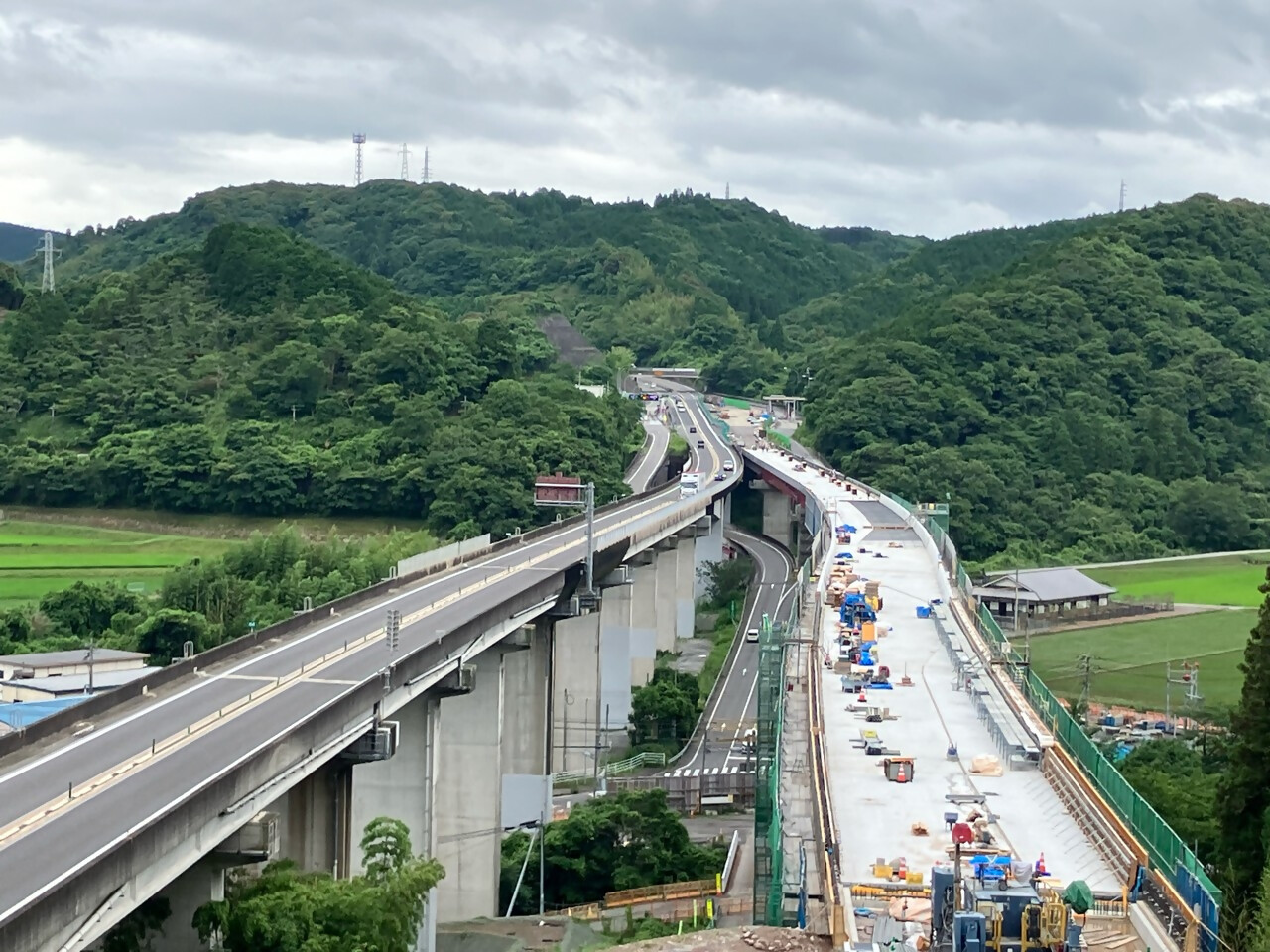香下大橋4車線化工事の様子