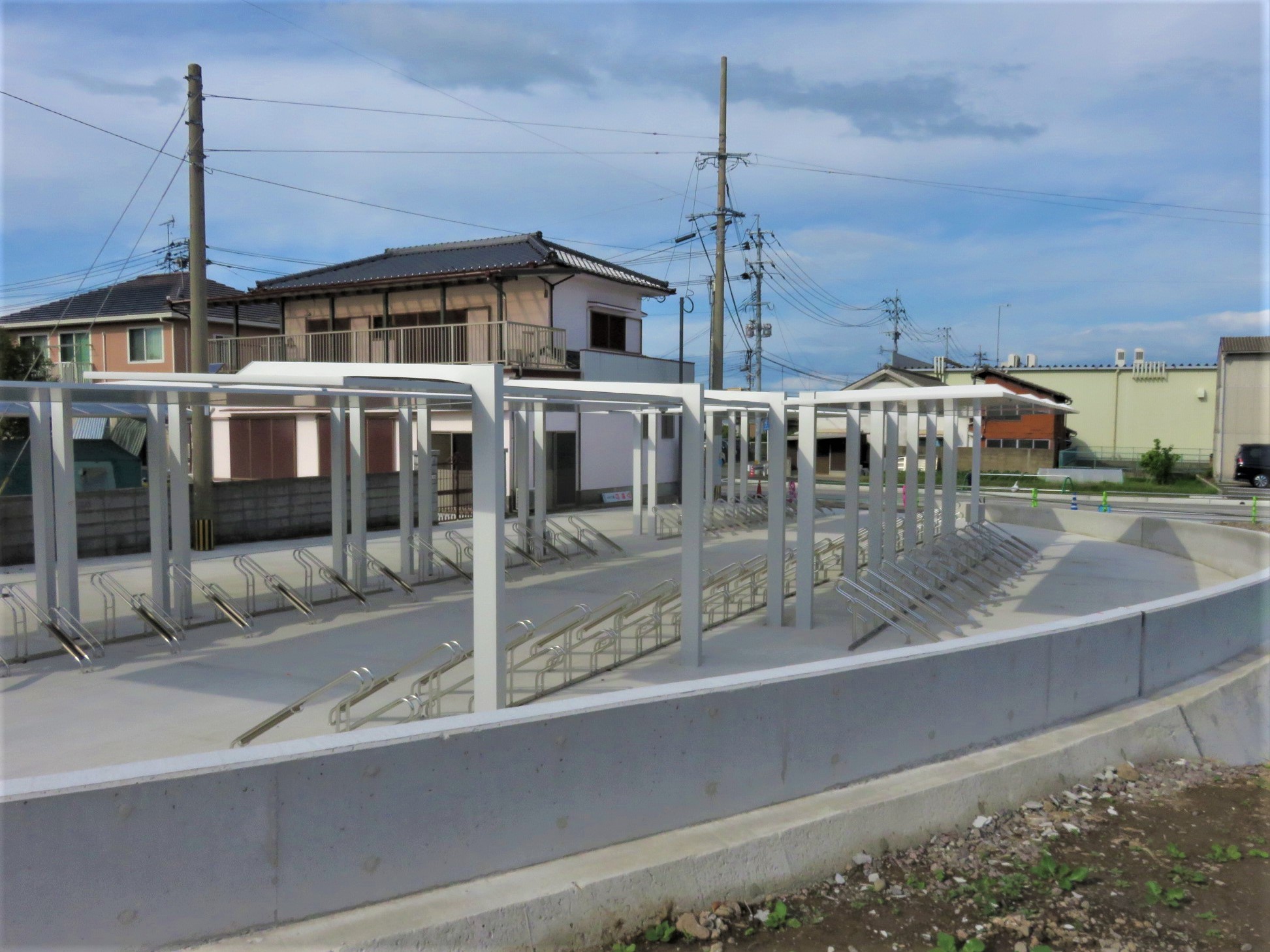 新設駐輪場(南側から撮影)