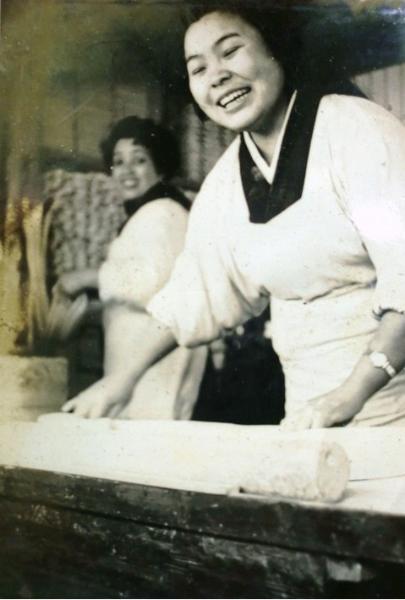 宇佐糖制作时的样子 ( 1960年)