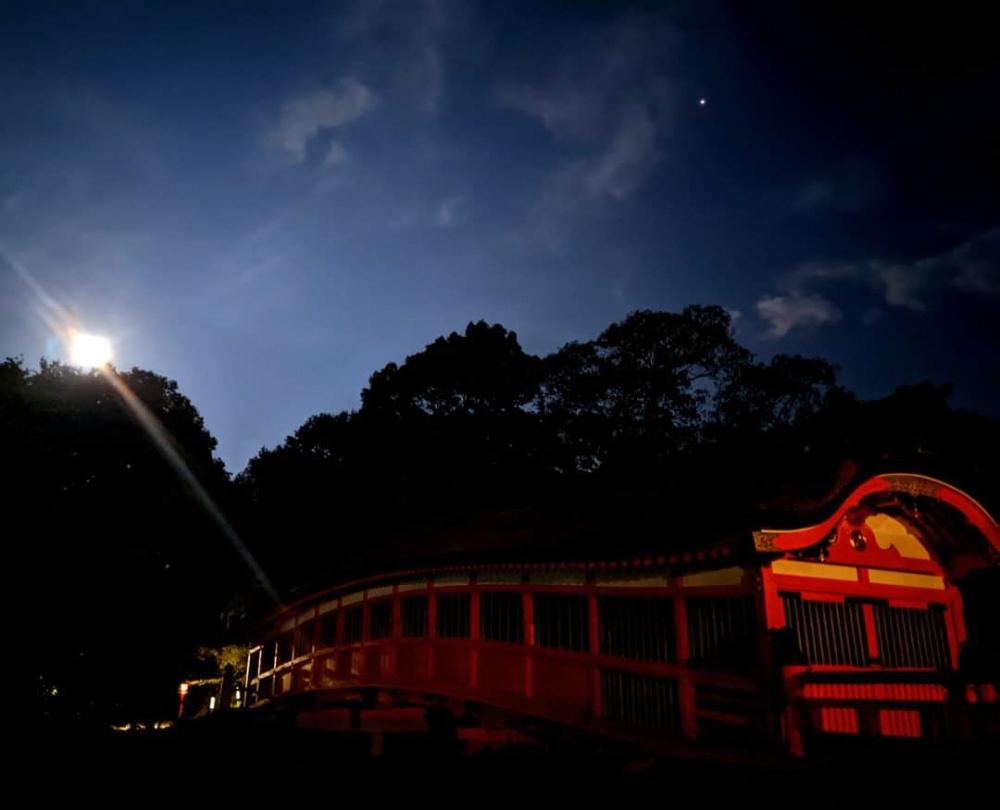 Kurehashi Bridge and the harvest moon