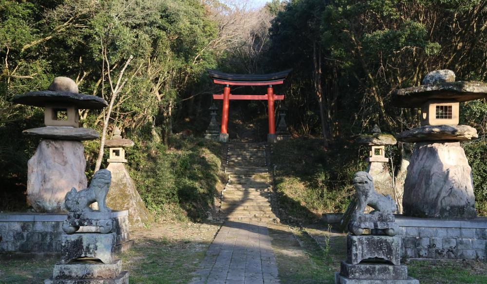 The path toward the shrines on Mt. O’o