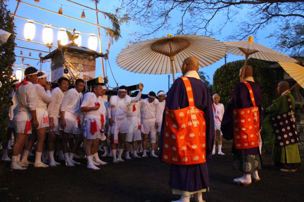 Monks chanting sutras during the Mukaeko ritual