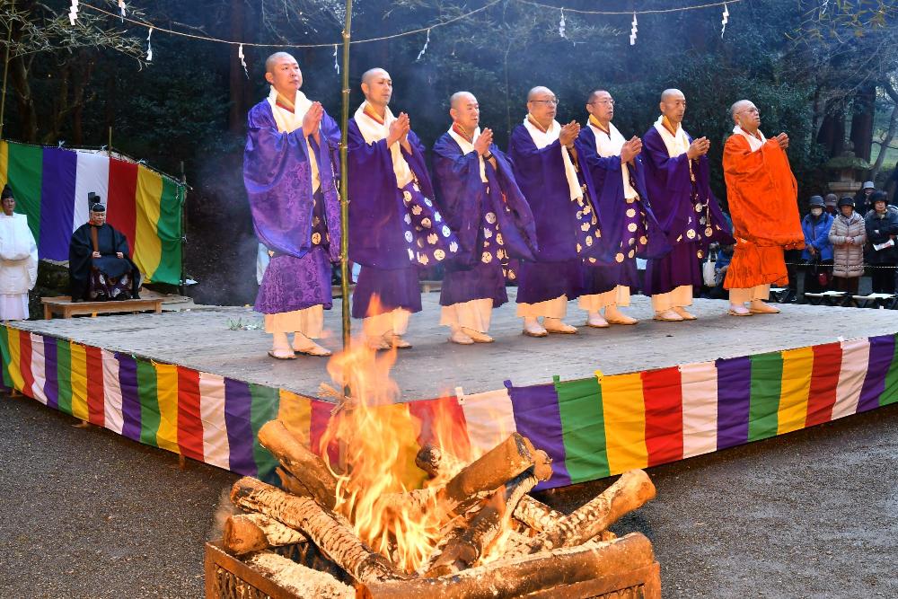 Buddhist monks chanting the Heart Sutra