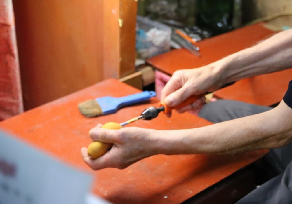 Making craft items from gourds