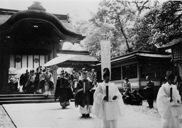 The chokushi procession leaving the Jogu (1955)