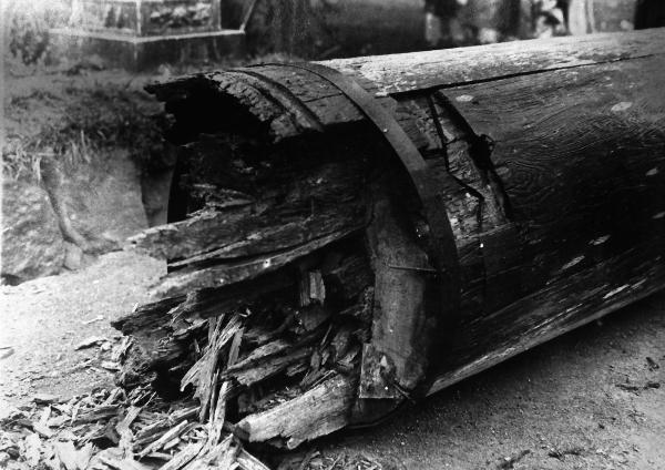 Collapsed Otorii after a typhoon (1934) 3