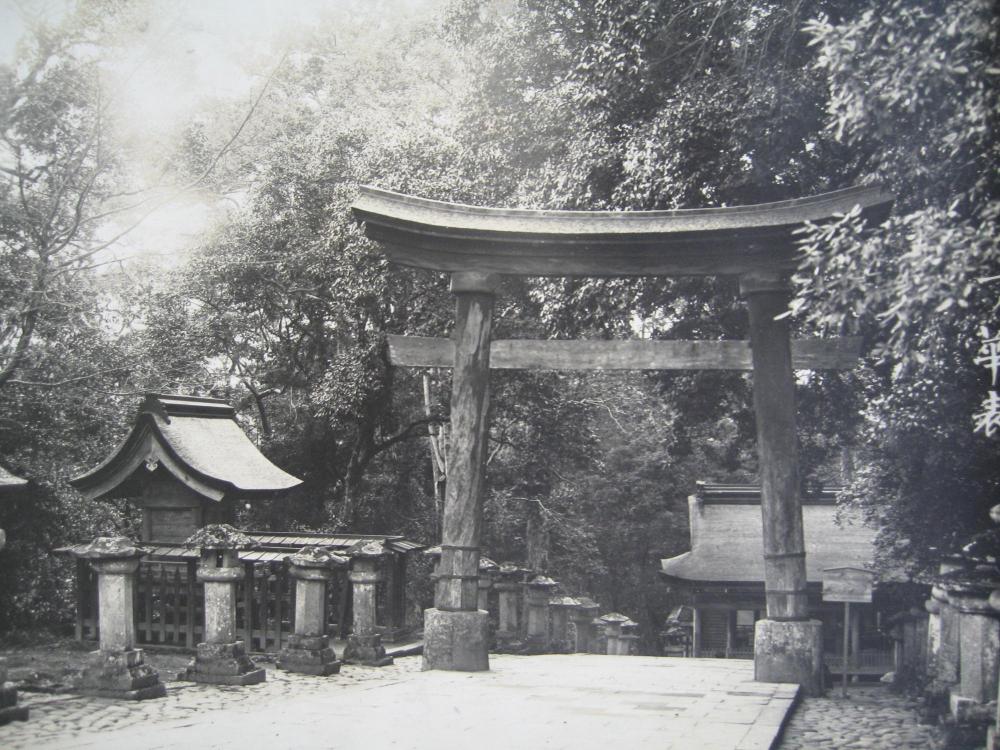 The Jogu torii gate sometime before the 1930s