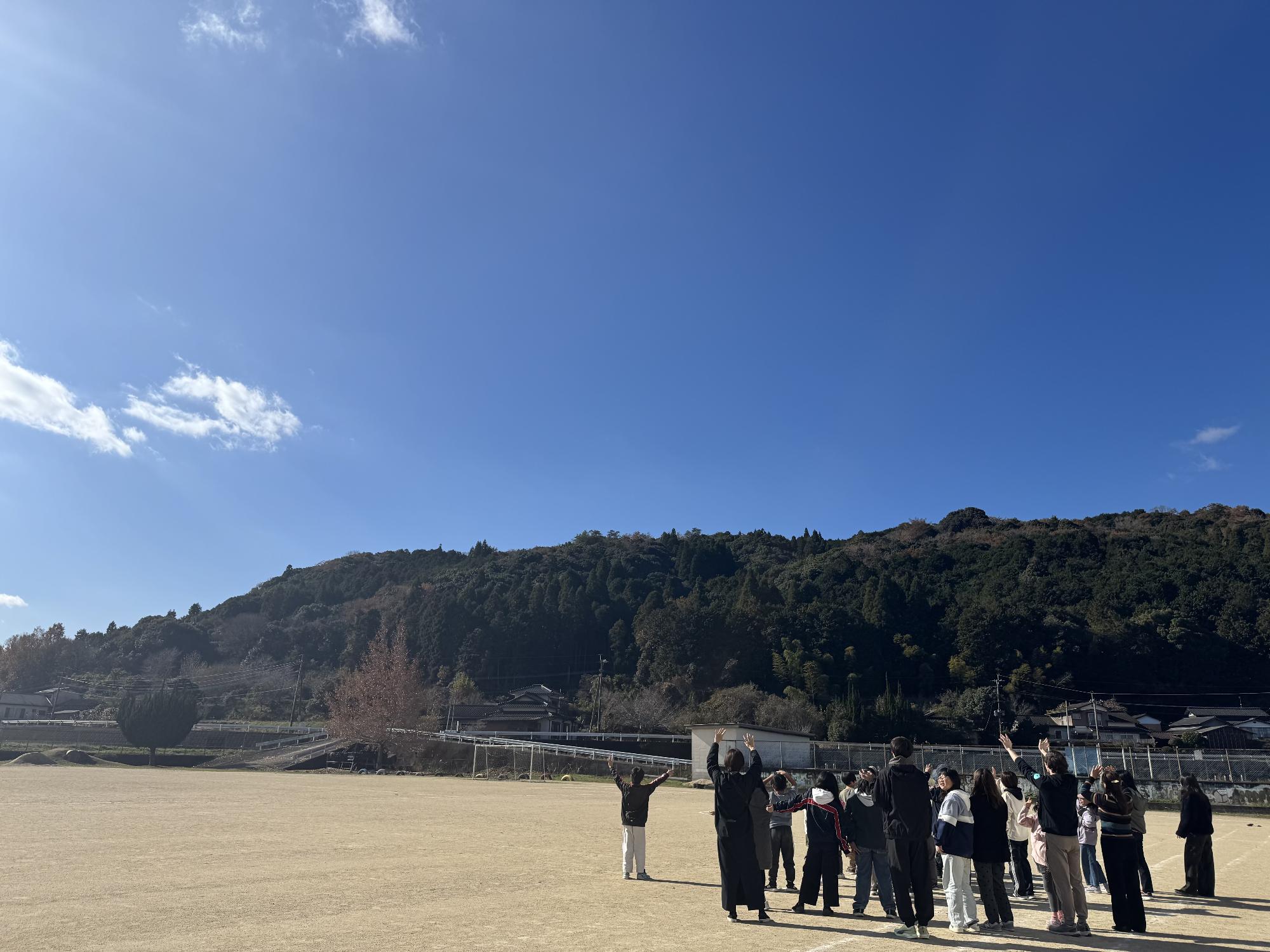 2025中部小学校ドローン体験教室空撮トップ