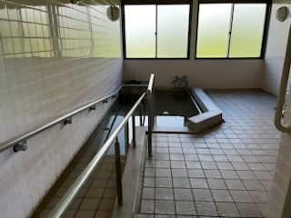 余温泉身体障がい者用浴槽