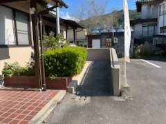 余温泉玄関入口スロープ