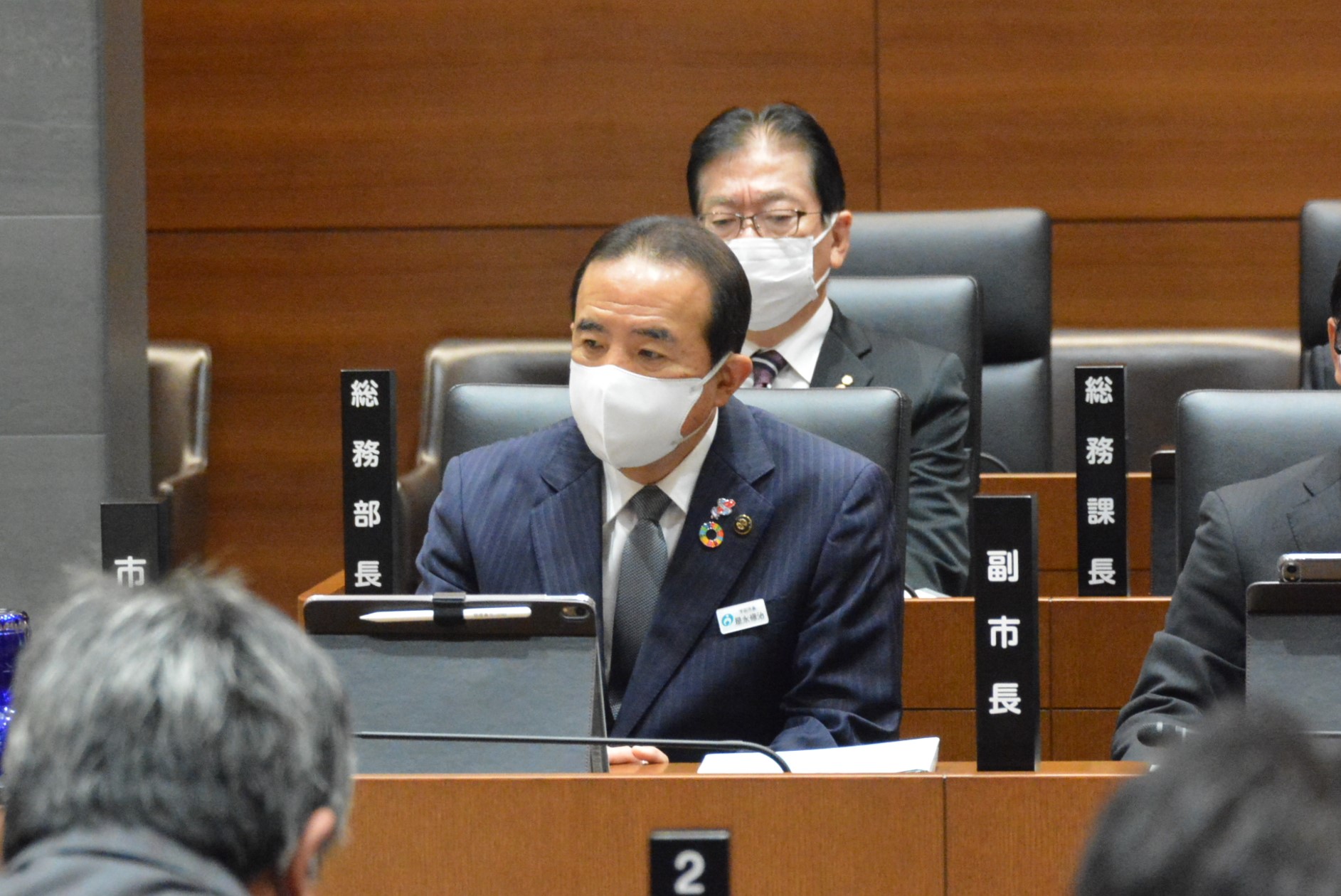 議会での宇佐市長の様子
