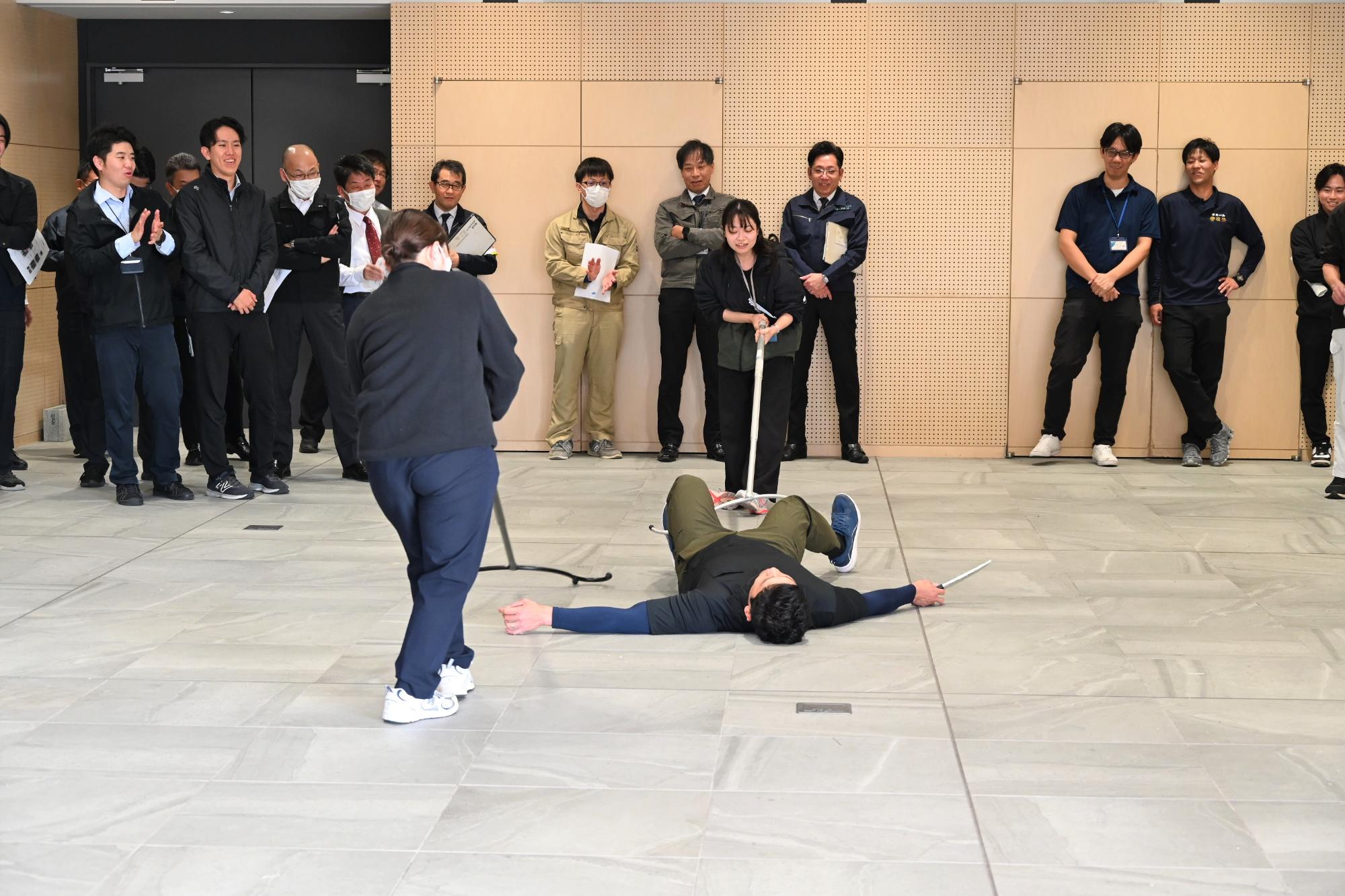 さすまた使い方1107