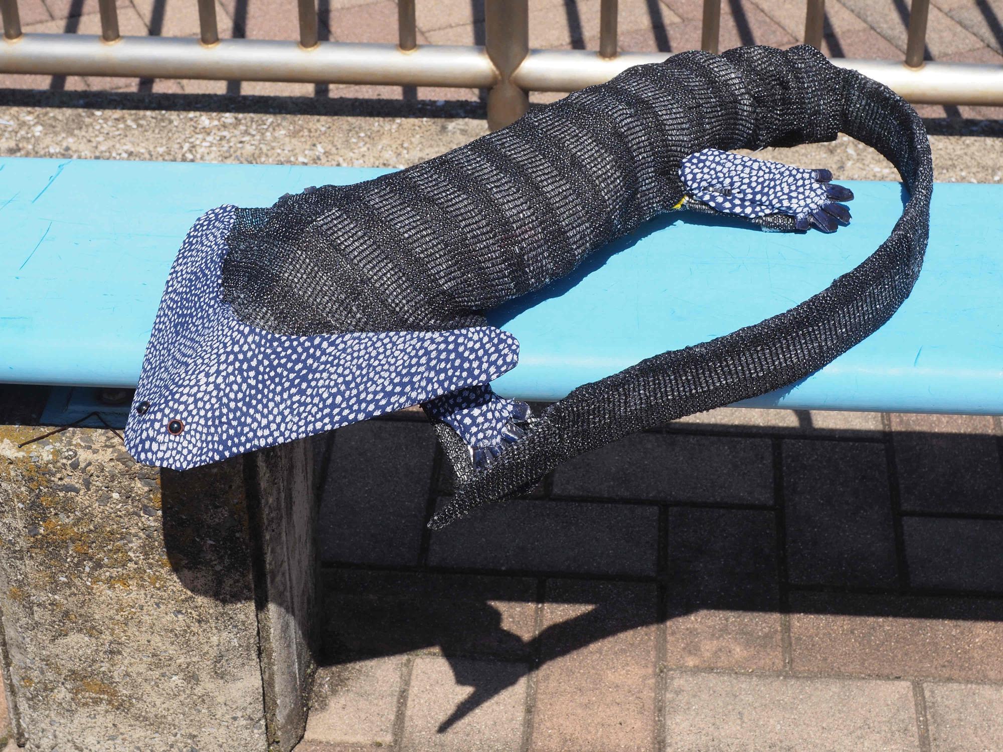 操縦体験できるディプロカウルスのロボット