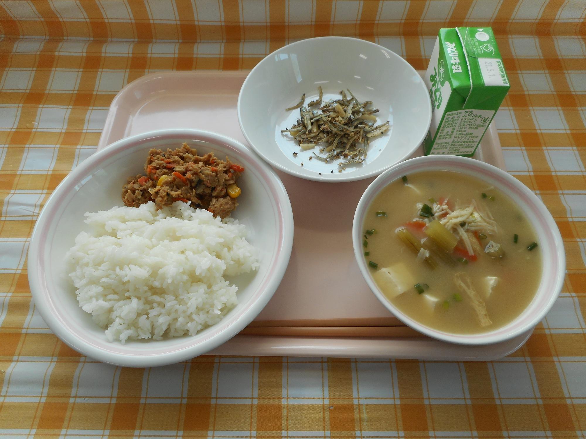 2021年4月22日の給食写真