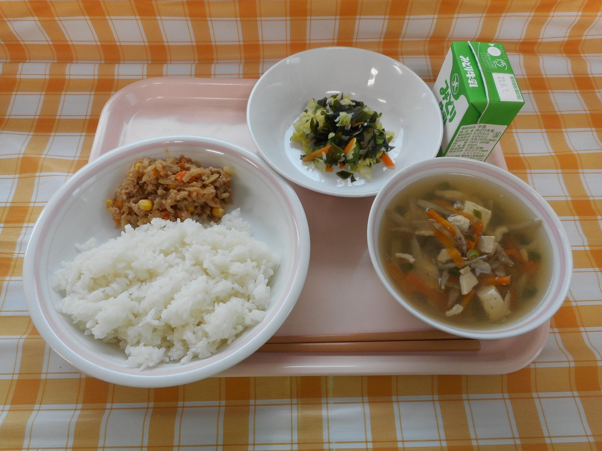 2021年5月24日の給食写真