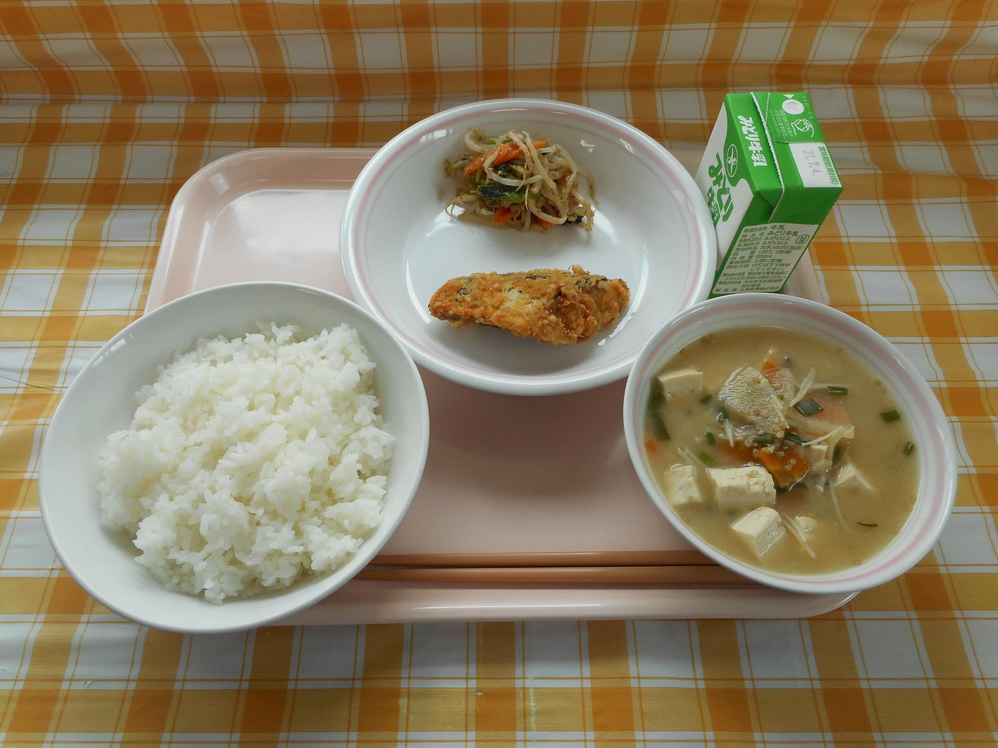 2021年6月25日の給食写真