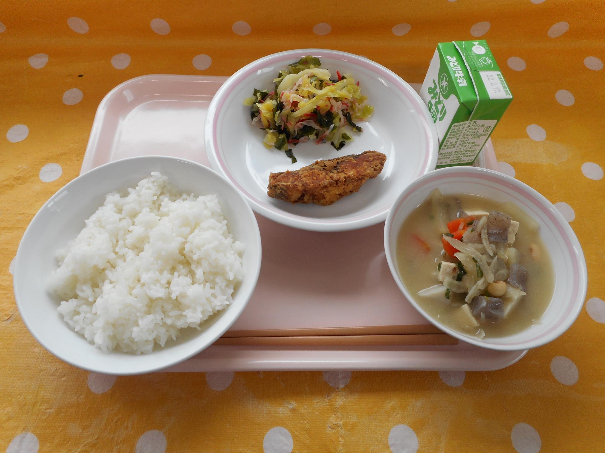 2022年2月8日の給食写真