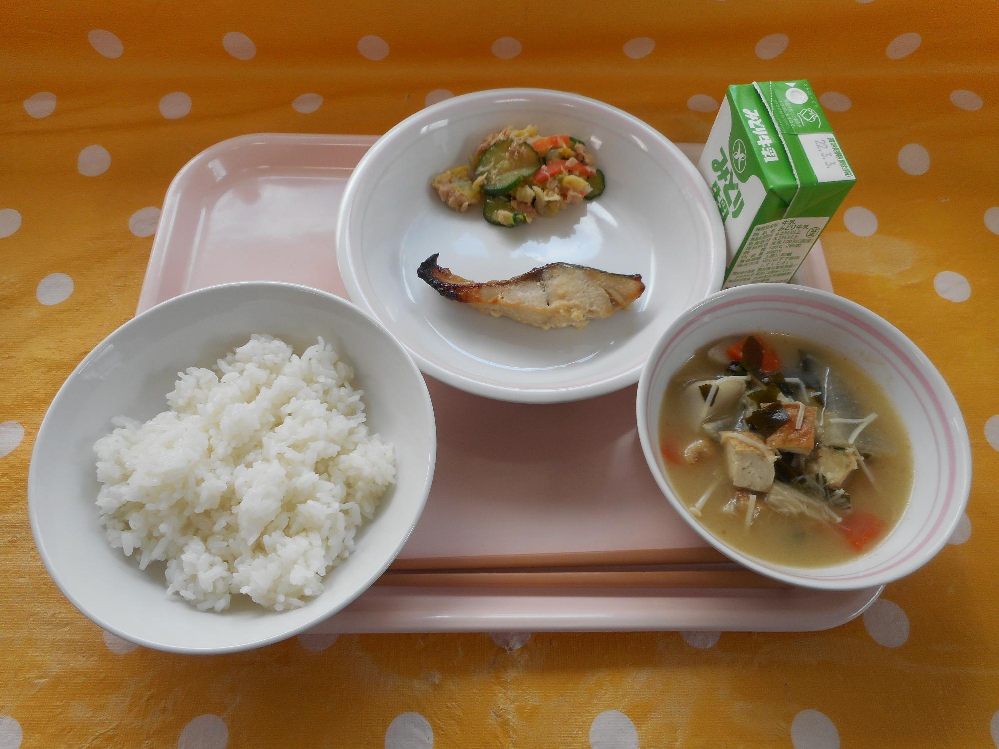 2022年2月22日の給食写真