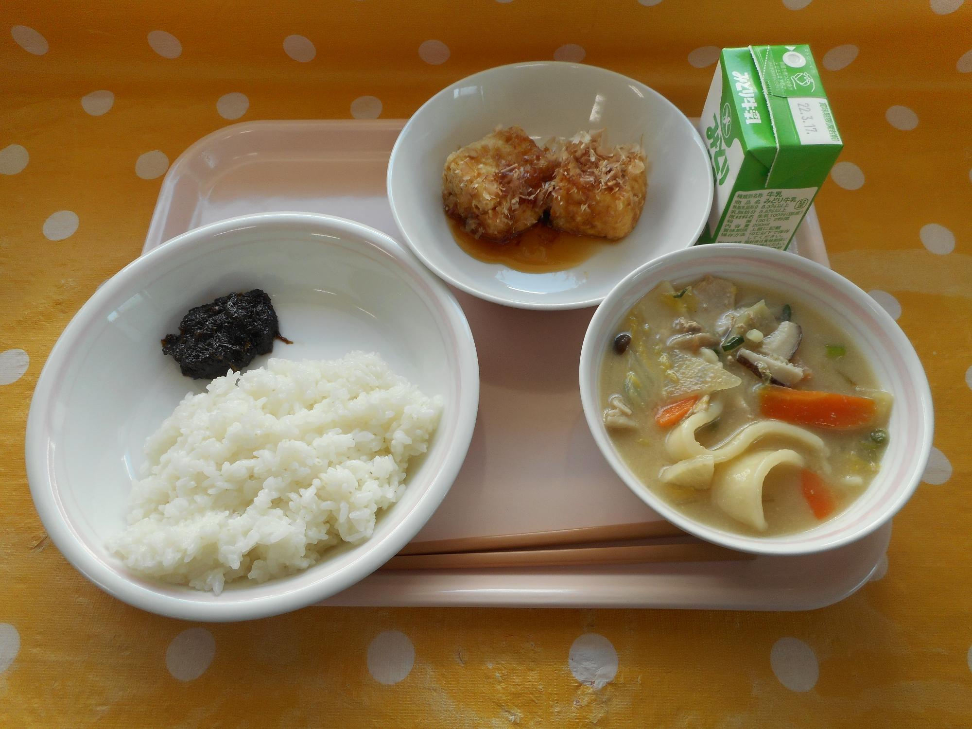 2022年3月8日の給食写真