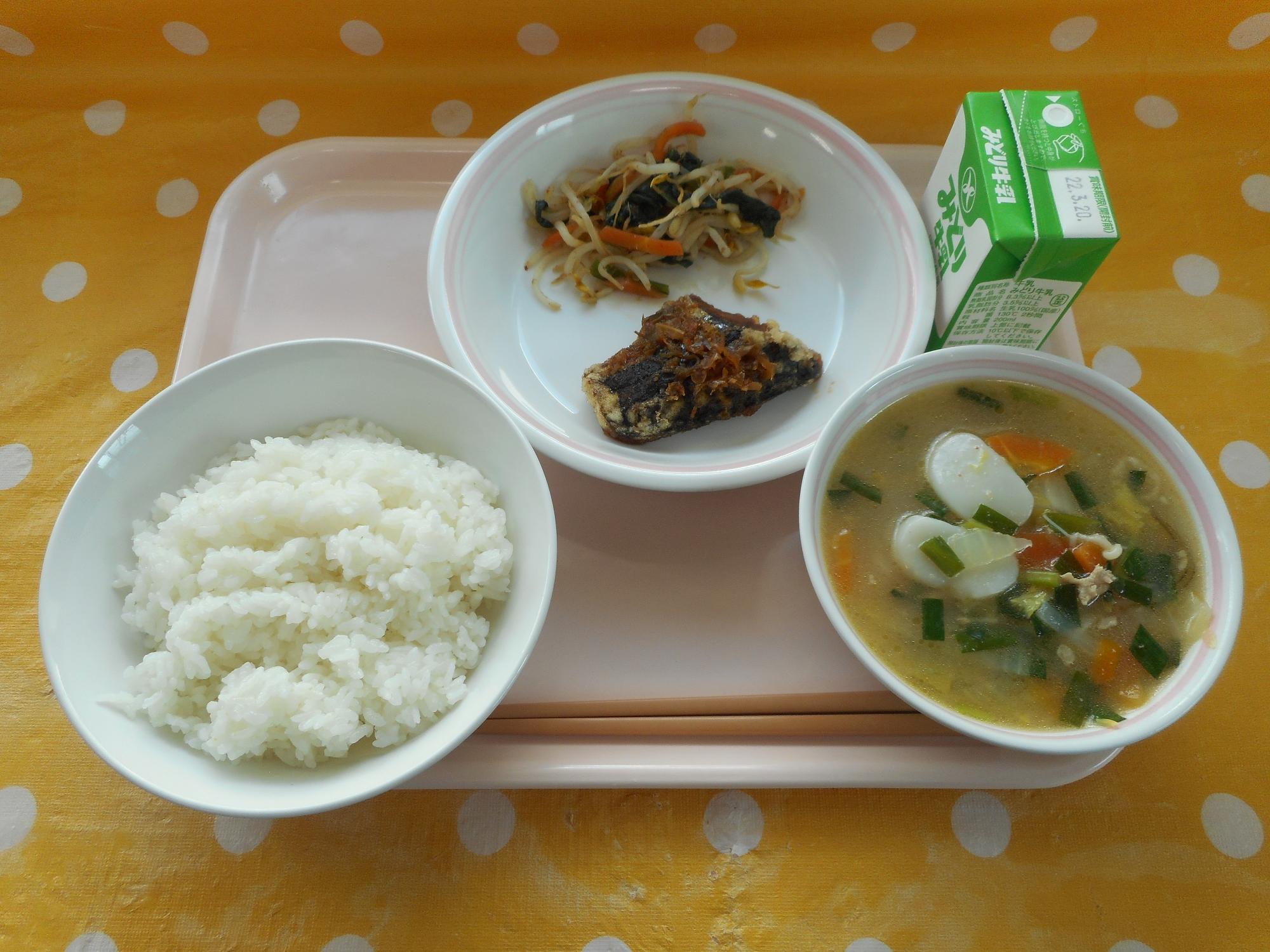 2022年3月11日の給食写真