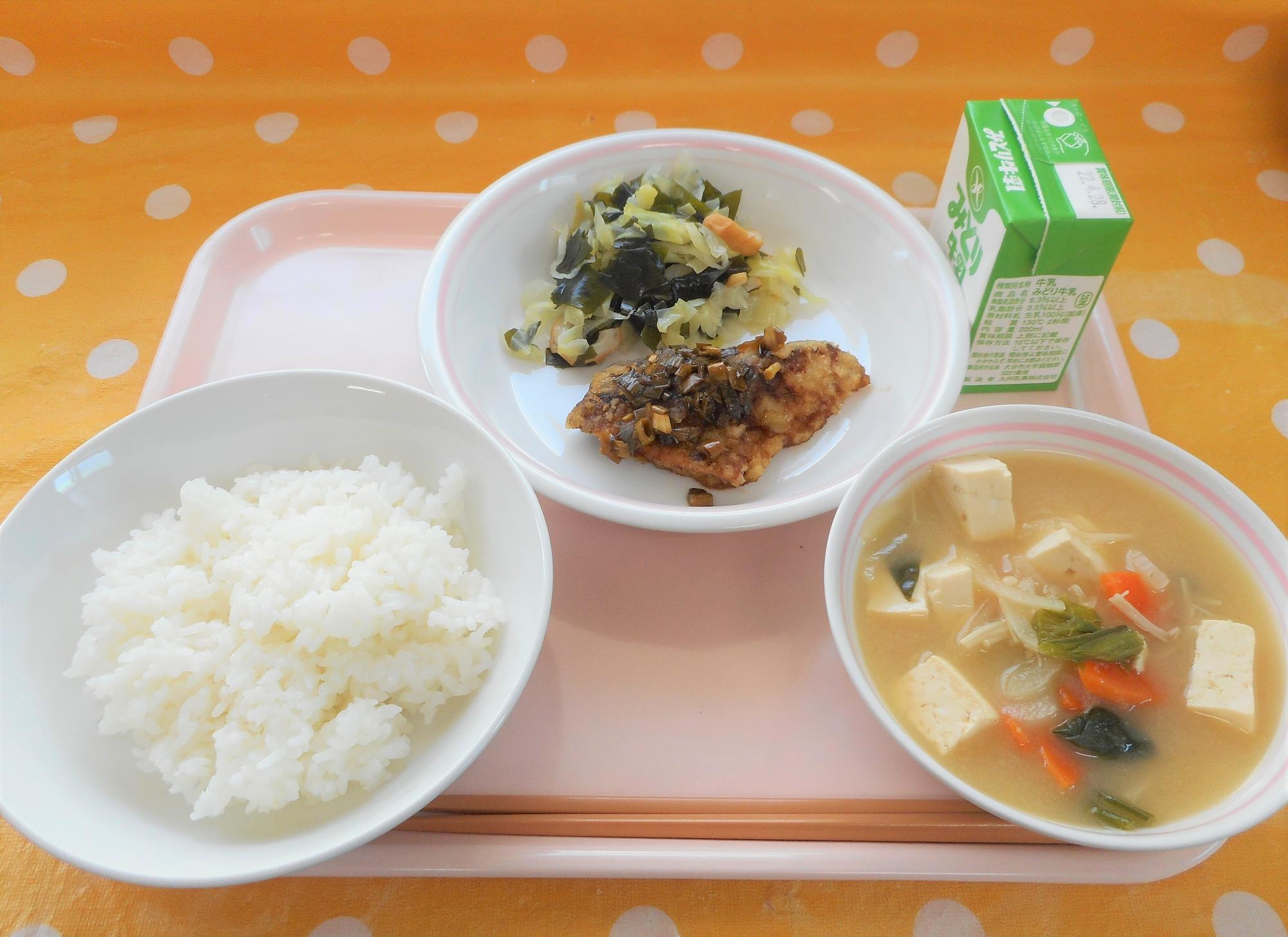2022年4月19日の給食写真