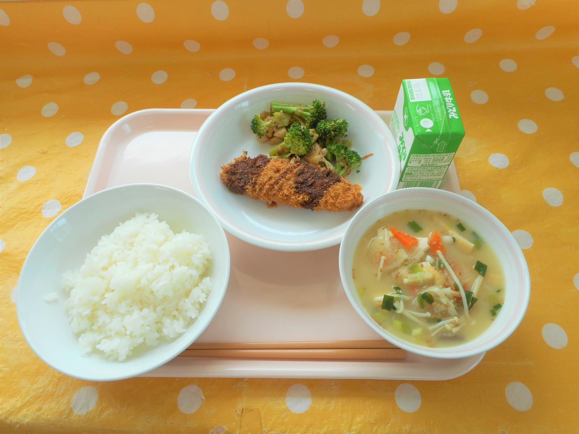 2022年5月10日の給食写真