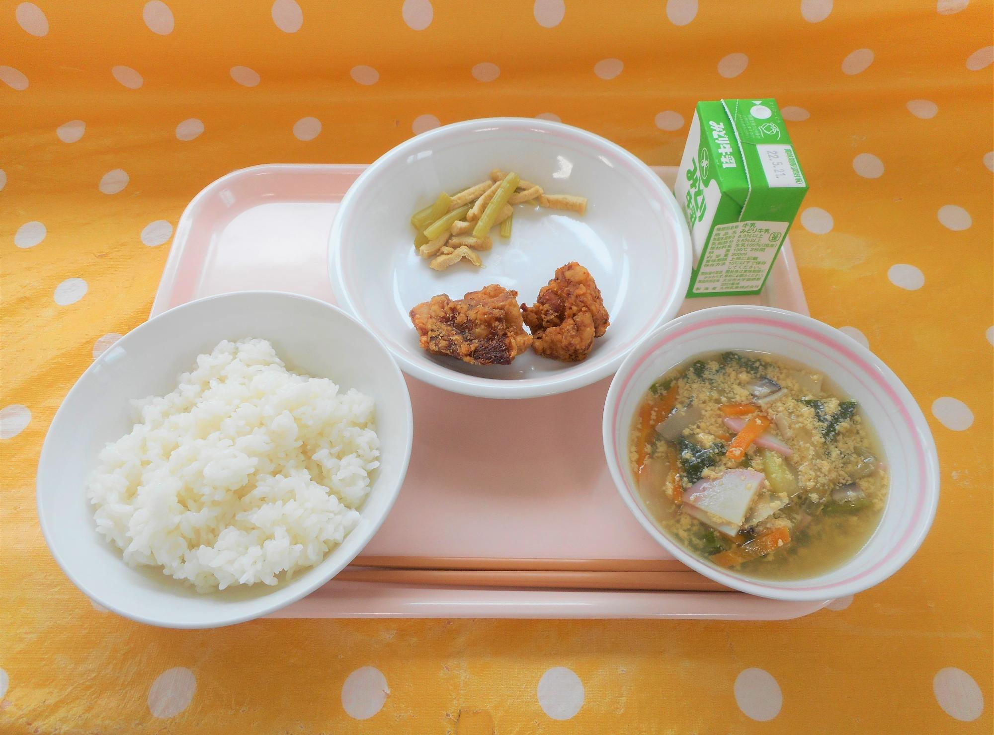 2022年5月12日の給食写真