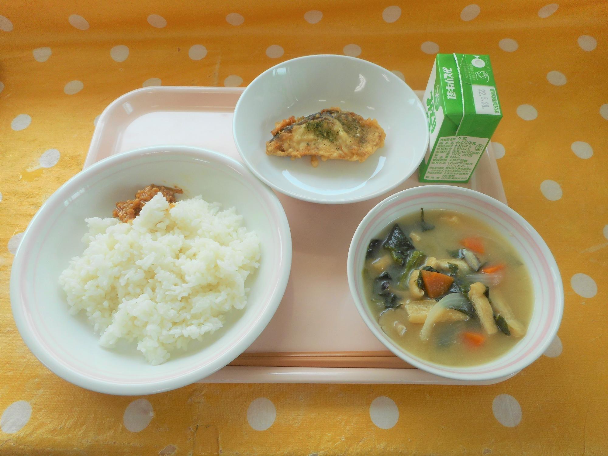 2022年5月19日の給食写真