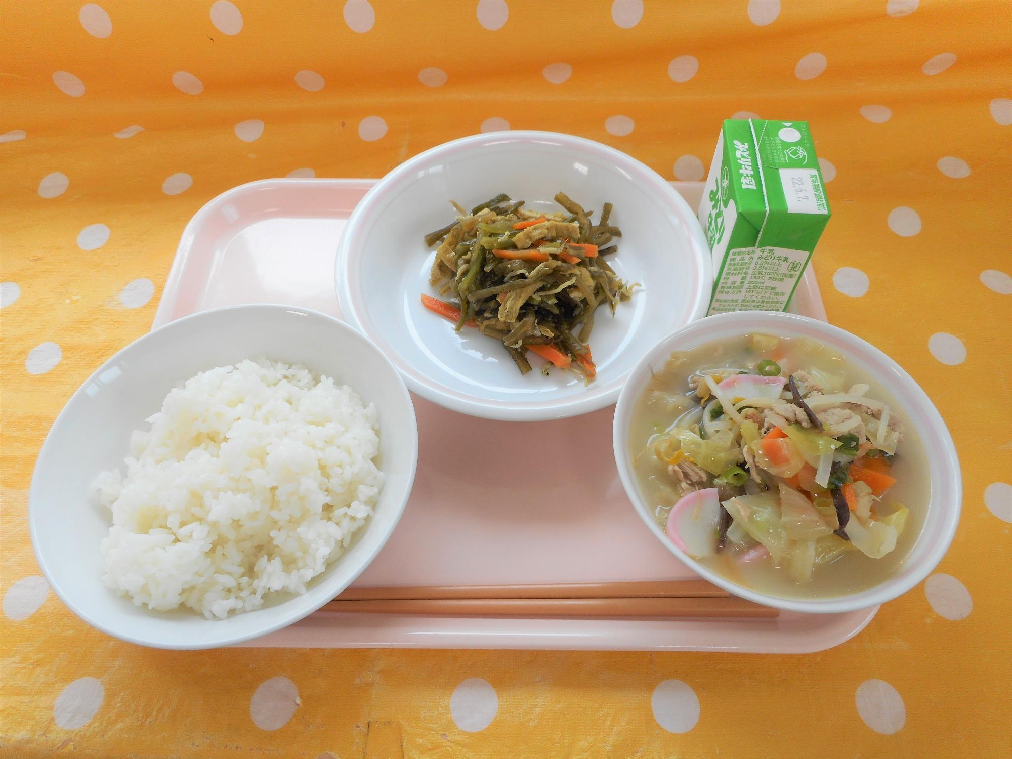 2022年5月30日の給食写真