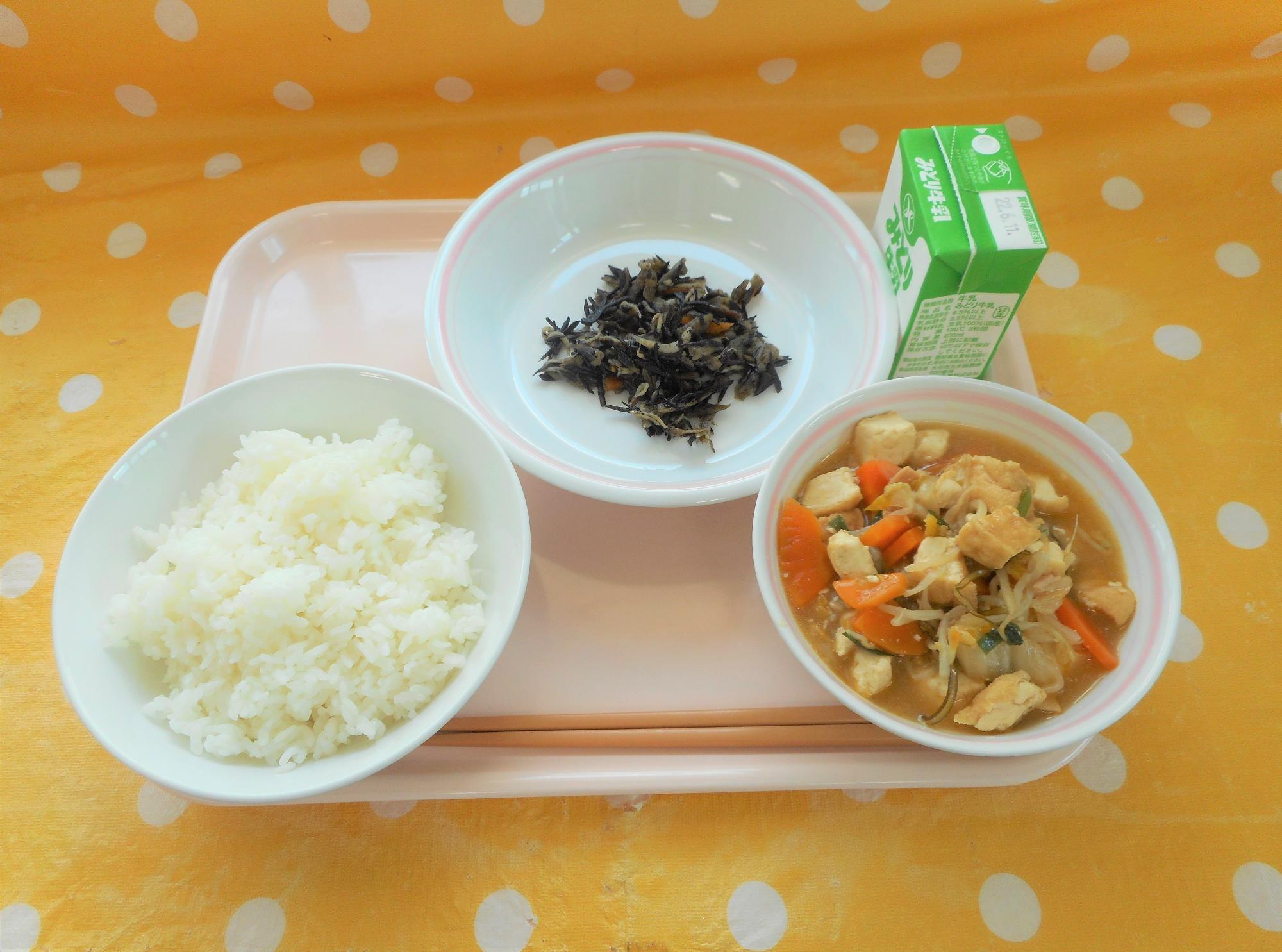 2022年6月2日の給食写真