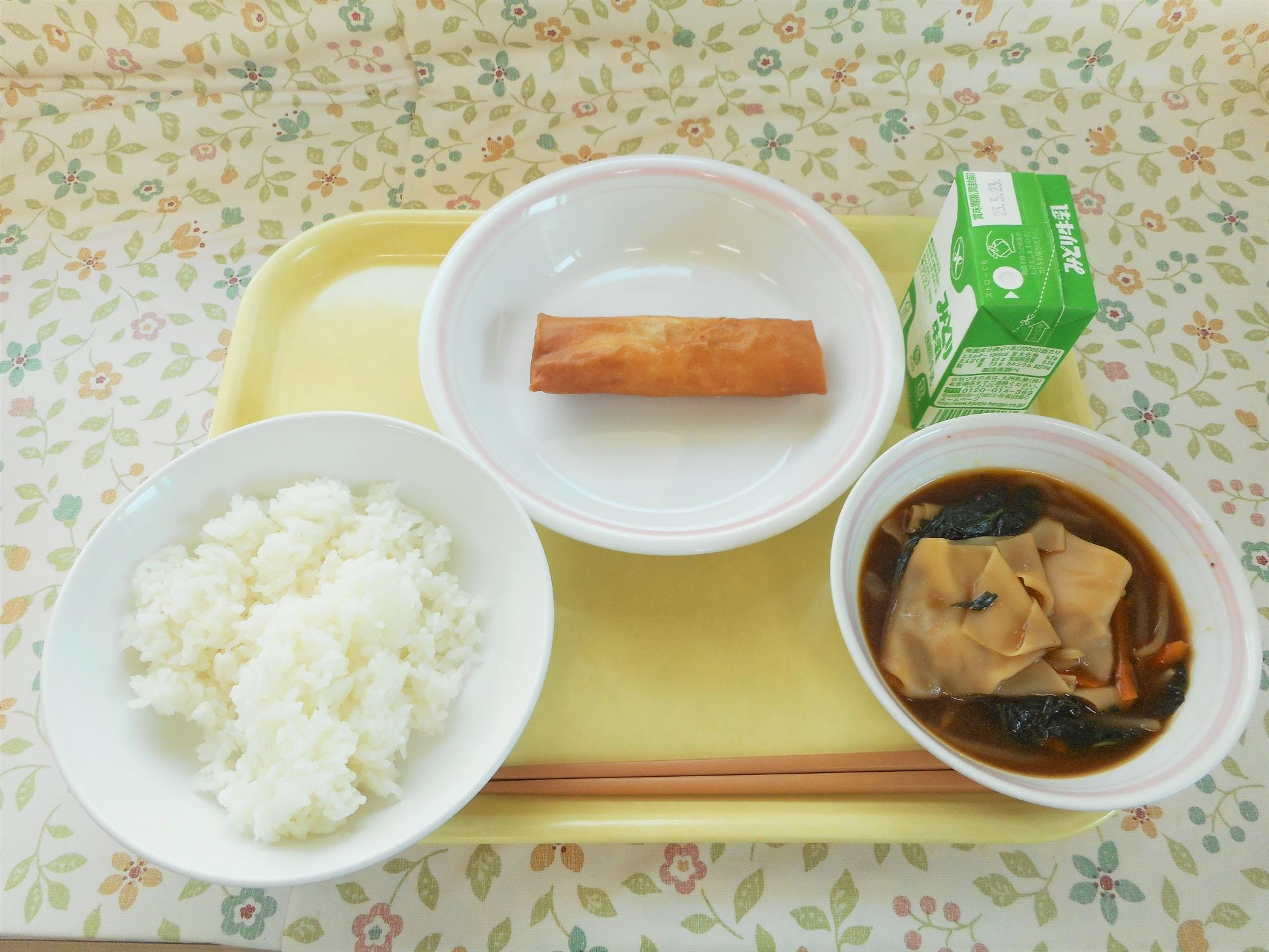 2023年5月15日の給食写真