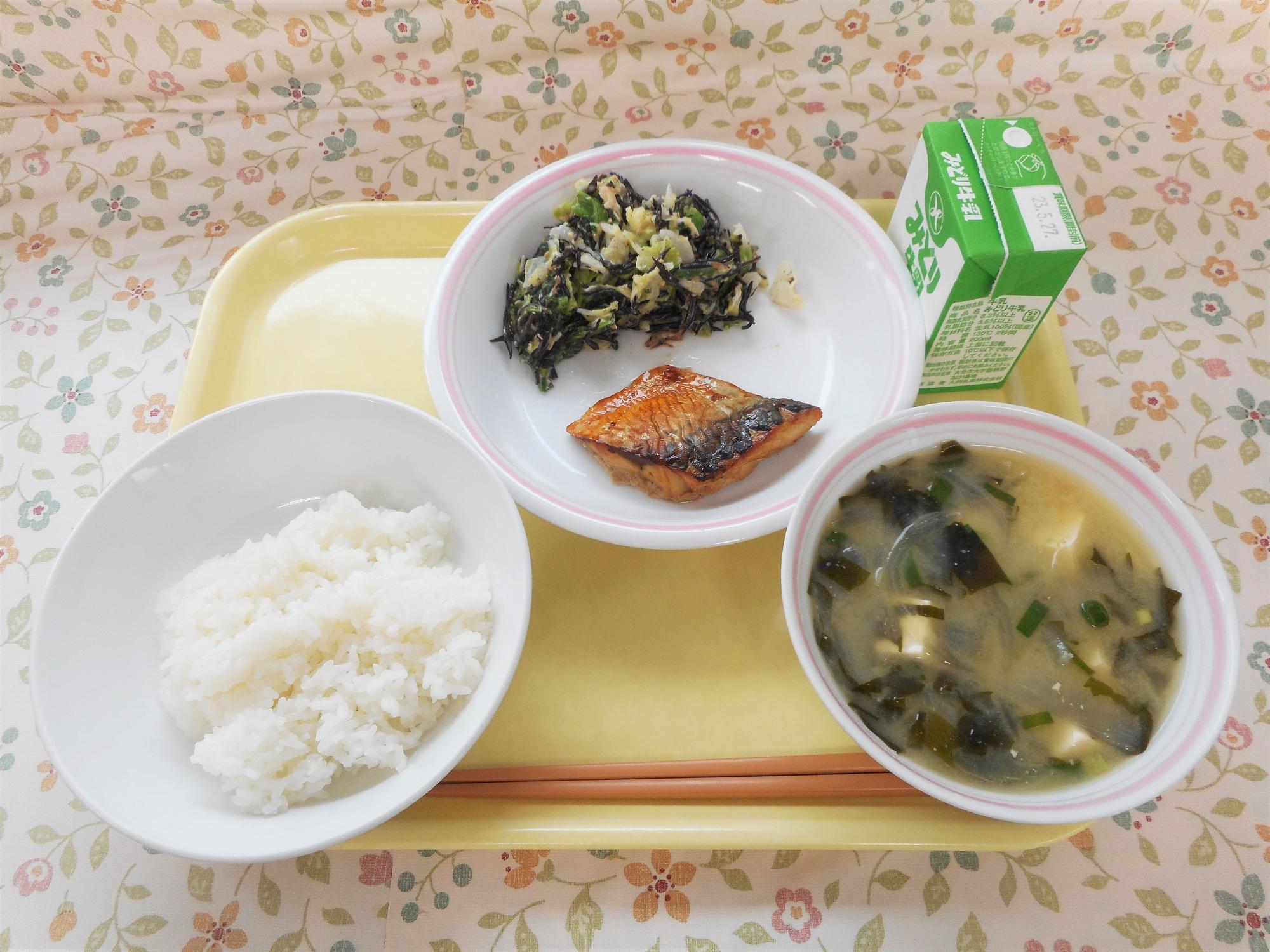 2023年5月18日の給食写真