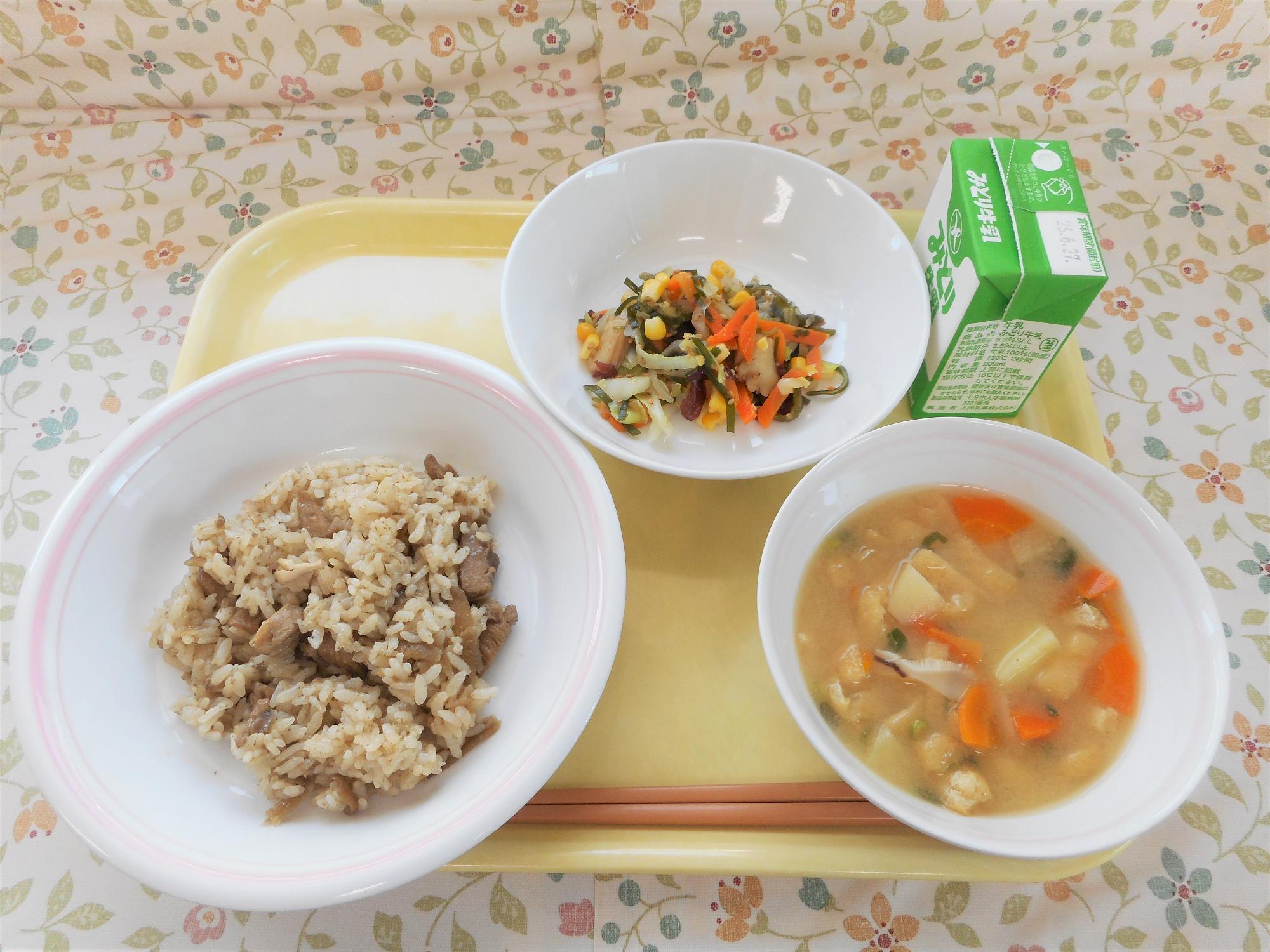 2023年6月19日の給食写真