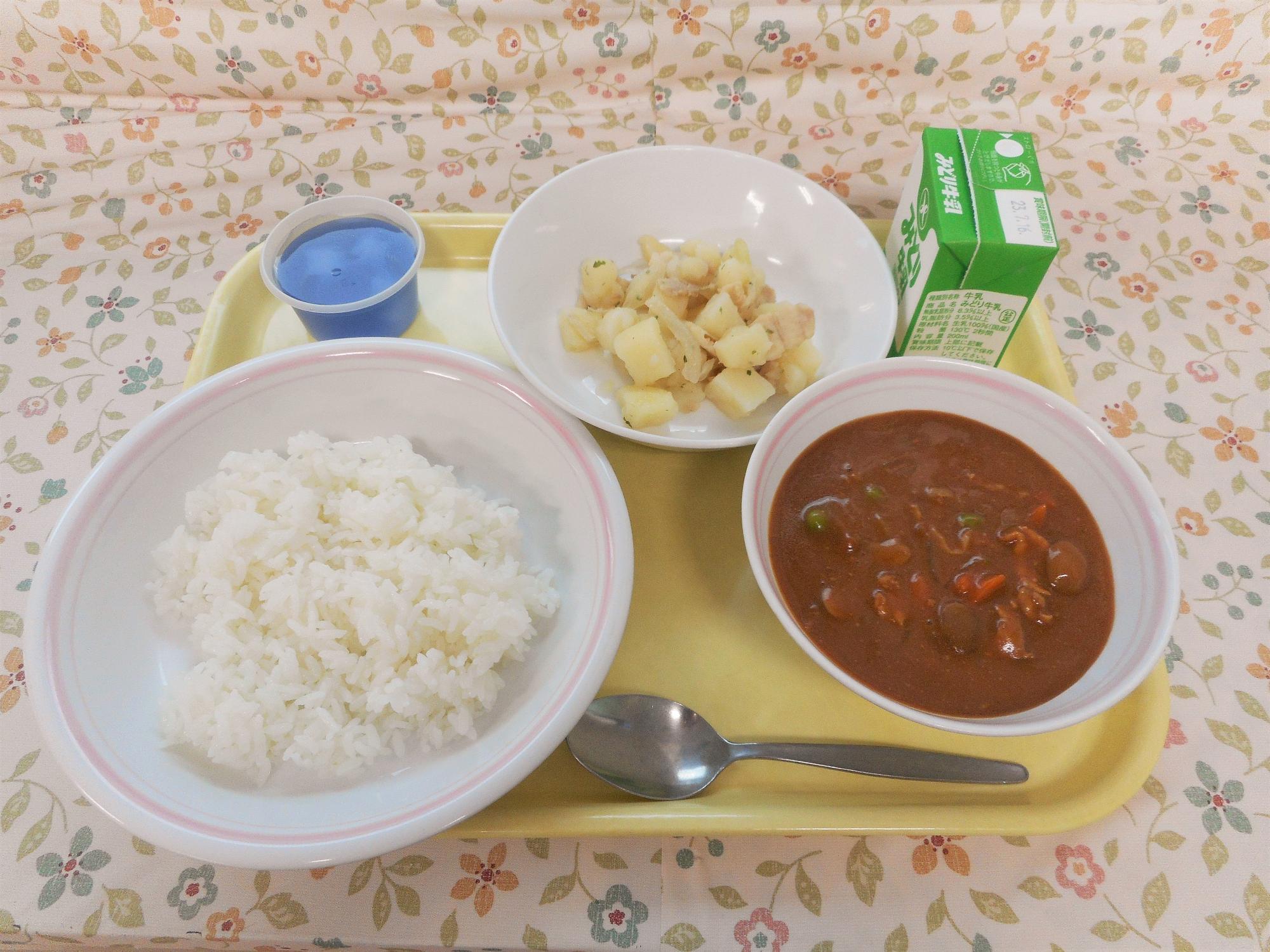 2023年7月7日の給食写真