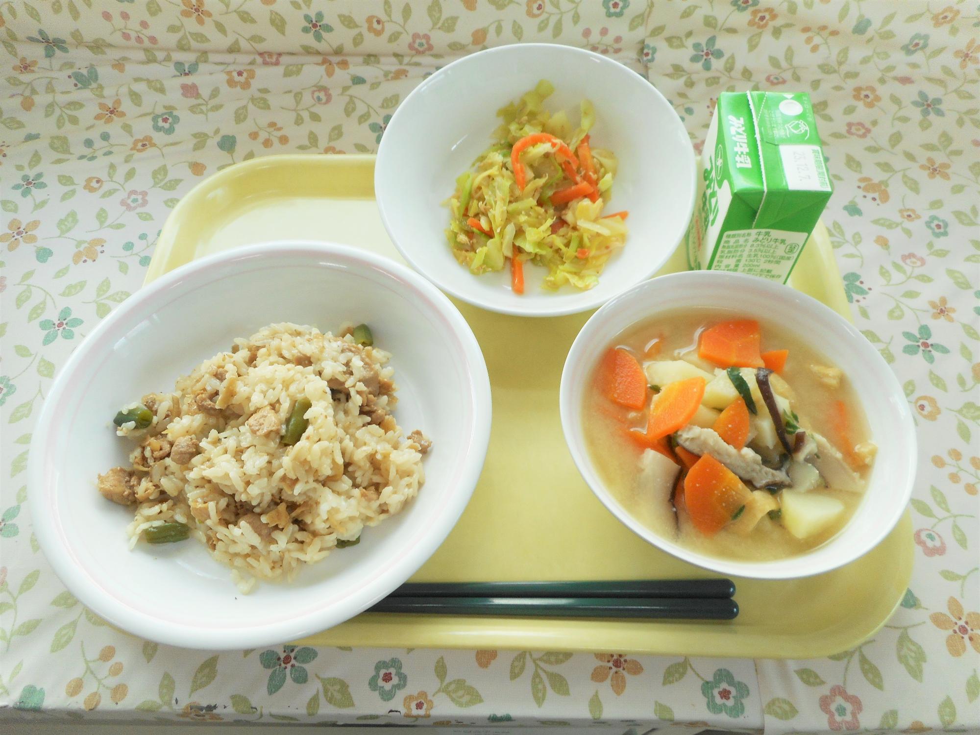 2023年11月28日の給食写真