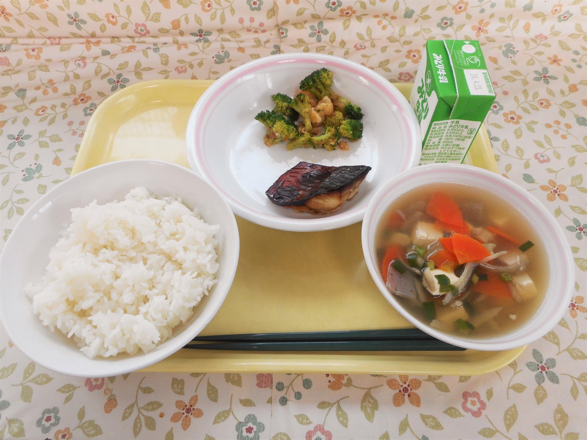 2024年4月15日の給食写真