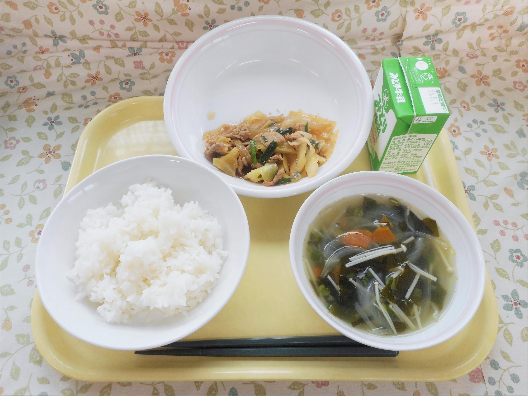 2025年4月22日の給食写真