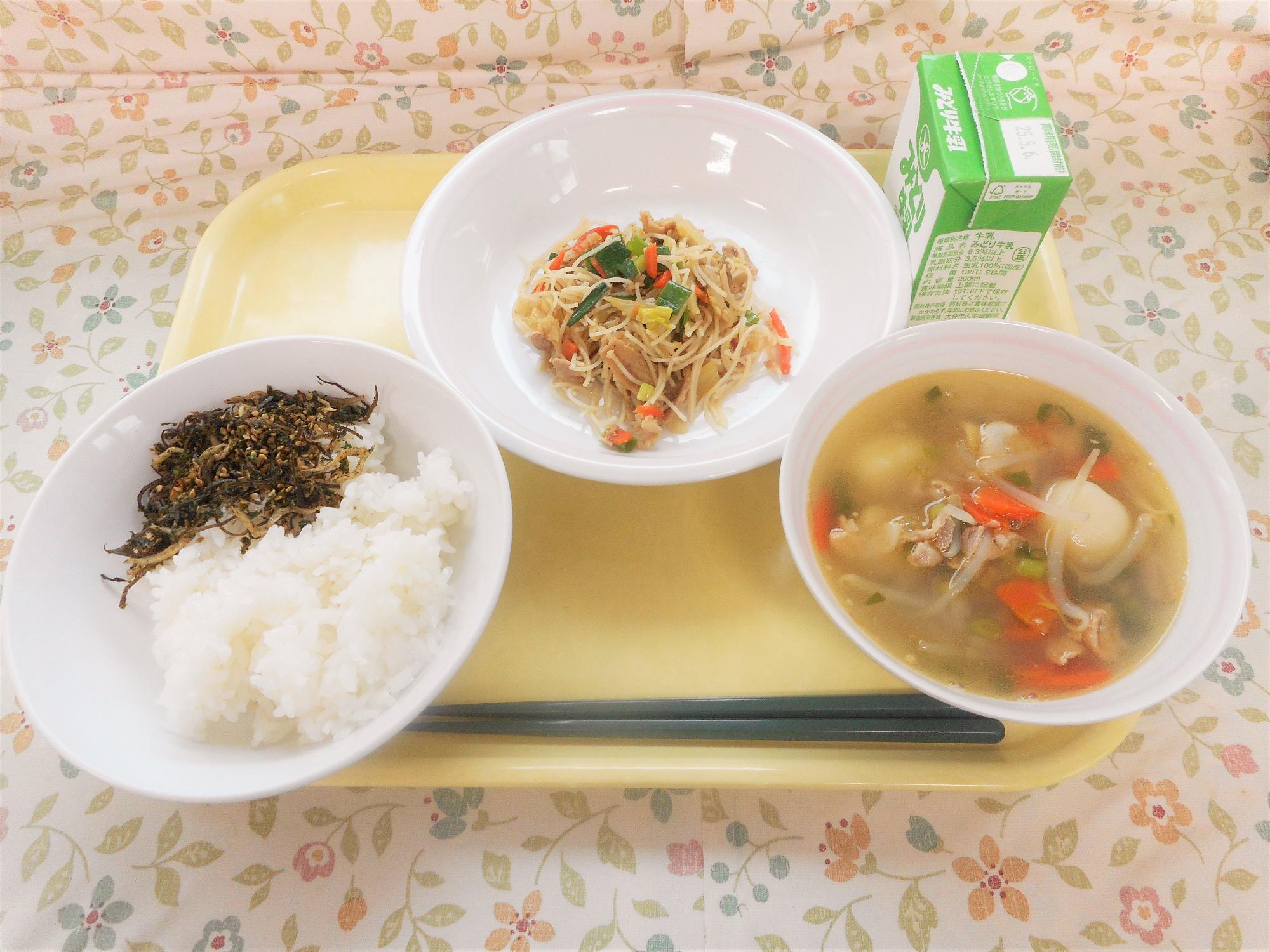 2025年4月28日の給食写真