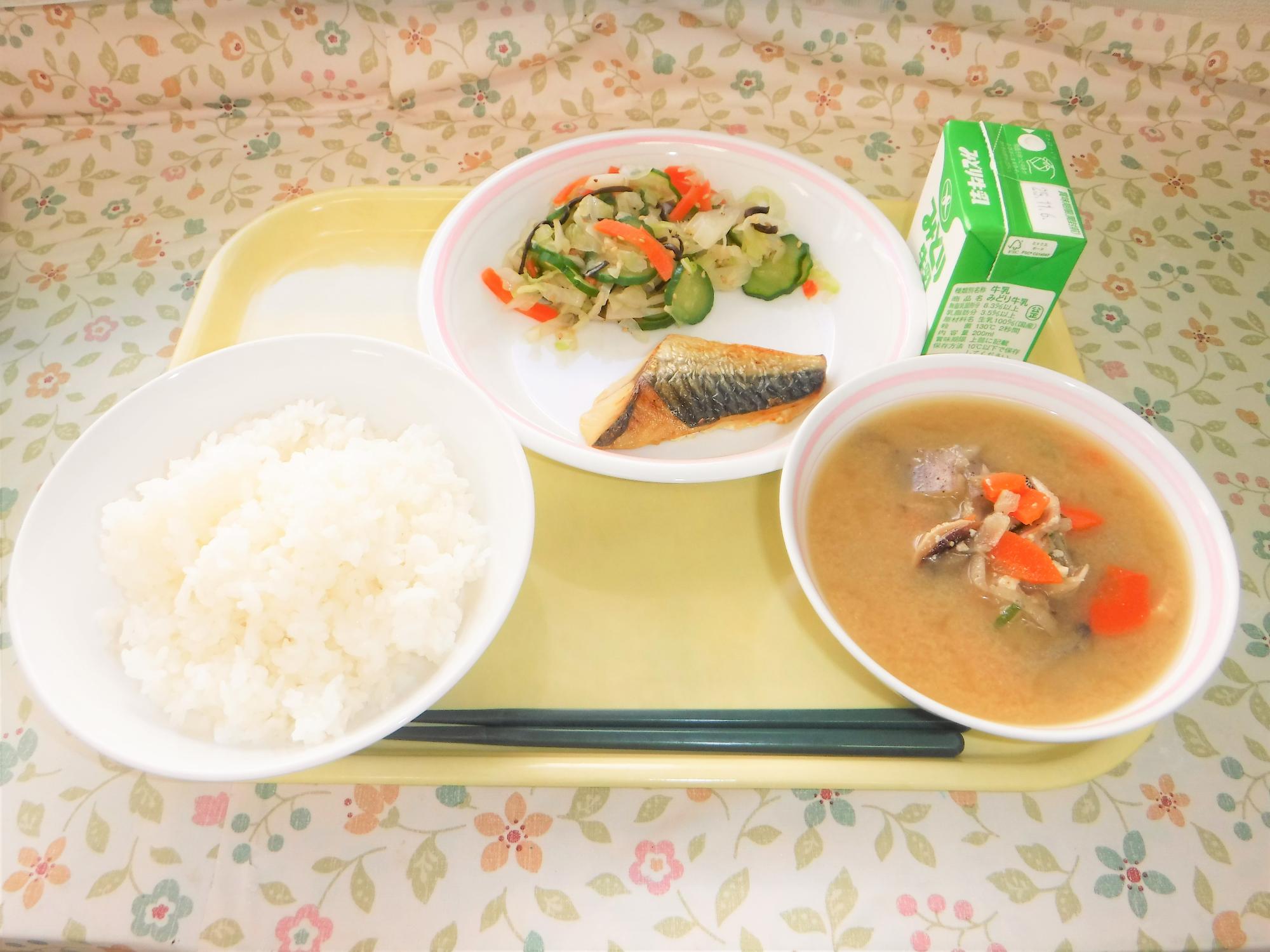 2025年10月28日の給食写真